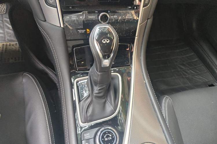 Used Infiniti Q50L 2018 2.0T Enjoyment Version China V Standard Gear Lever