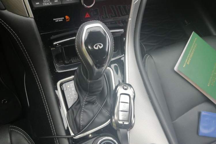 Used Infiniti Q50L 2018 2.0T Enjoyment Version China VI Standard Gear Lever