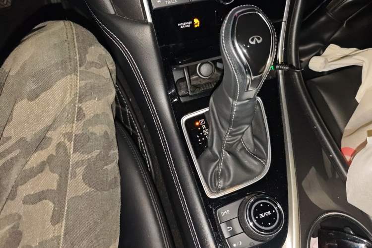 Used Infiniti Q50L 2018 2.0T Comfort Edition China V Standard Gear Lever
