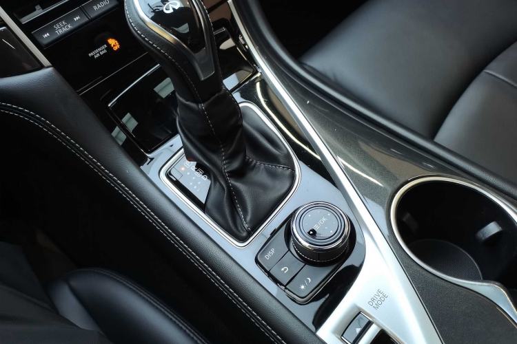 Used Infiniti Q50L 2018 2.0T Comfort Edition China VI Standard Gear Lever