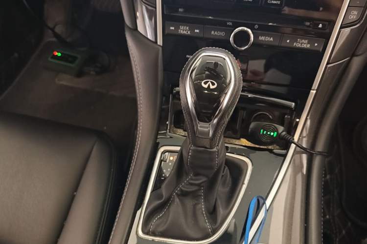 Used Infiniti Q50L 2018 2.0T Comfort Edition China V Standard Gear Lever