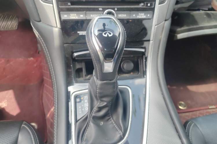 Used Infiniti Q50L 2018 2.0T Enjoyment Edition China V standard Gear Lever