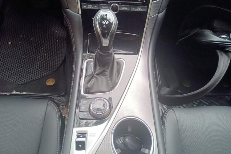 Used Infiniti Q50L 2018 2.0T Enjoyment Version China VI Standard Gear Lever
