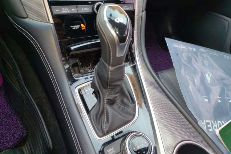 Used Infiniti Q50L 2018 2.0T Enjoyment Version China VI Standard Gear Lever
