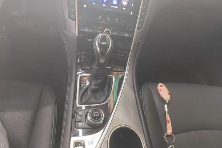 Used Infiniti Q50L 2018 2.0T Enjoyment Version China VI Standard Gear Lever