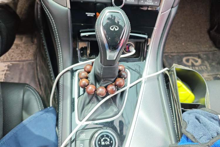 Used Infiniti Q50L 2018 2.0T Enjoyment Version China VI Standard Gear Lever