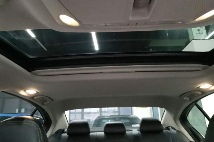 Used Infiniti Q50L 2018 2.0T Enjoyment Version China VI Standard Headliner
