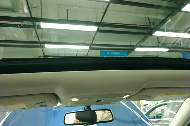 Used Infiniti Q50L 2018 2.0T Enjoyment Version China VI Standard Headliner