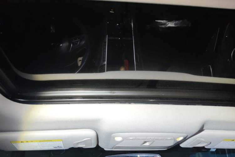 Used Infiniti Q50L 2018 2.0T Enjoyment Version China VI Standard Headliner