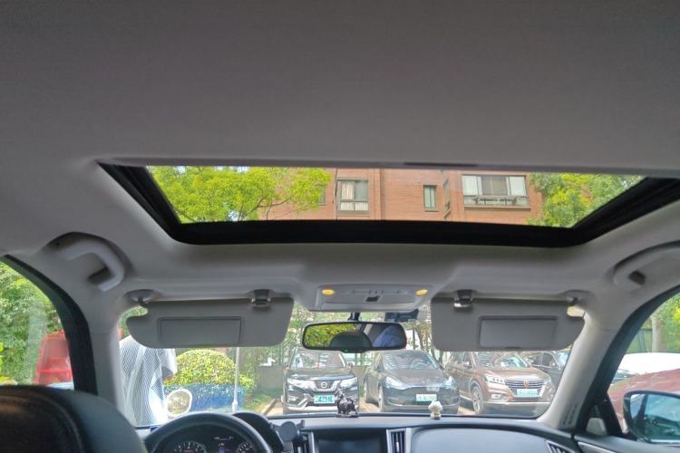 Used Infiniti Q50L 2018 2.0T Enjoyment Version China VI Standard Headliner