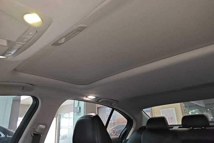 Used Infiniti Q50L 2018 2.0T Enjoyment Version China VI Standard Headliner
