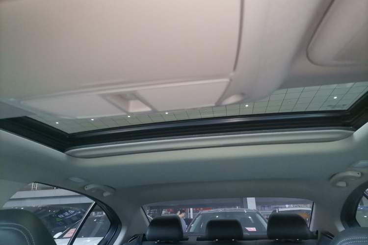 Used Infiniti Q50L 2018 2.0T Enjoyment Version China VI Standard Headliner