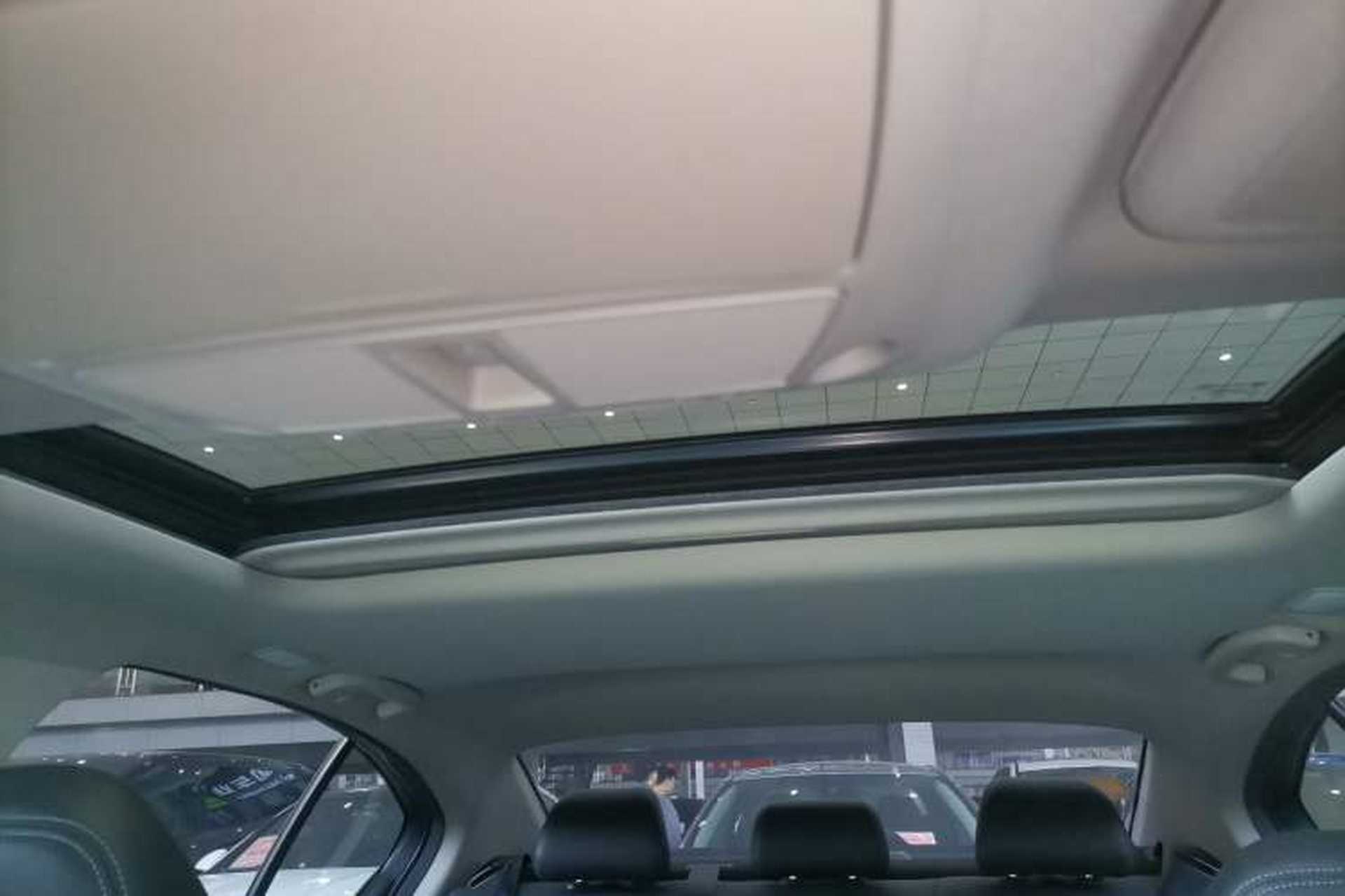 Used Infiniti Q50L 2018 2.0T Enjoyment Version China VI Standard Headliner
