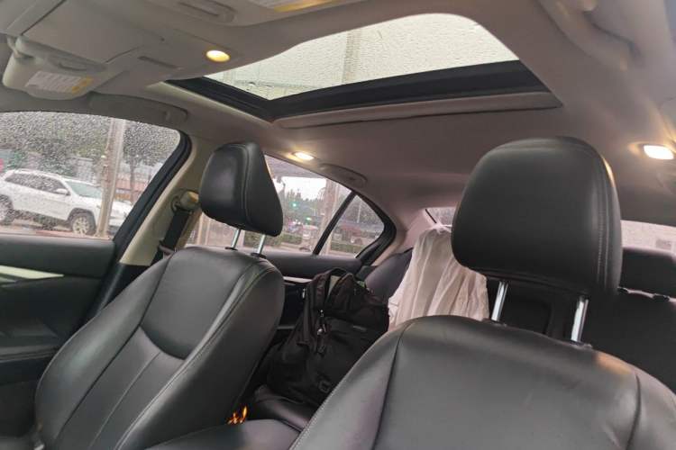 Used Infiniti Q50L 2018 2.0T Enjoyment Edition China V standard Headliner