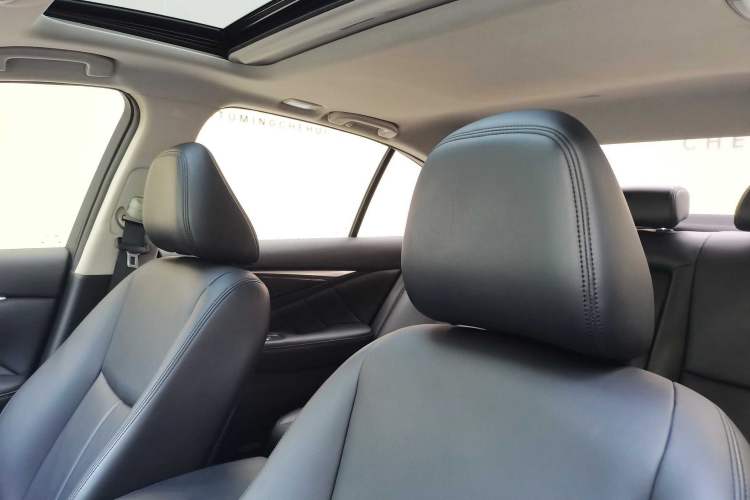 Used Infiniti Q50L 2018 2.0T Comfort Edition China VI Standard Headliner