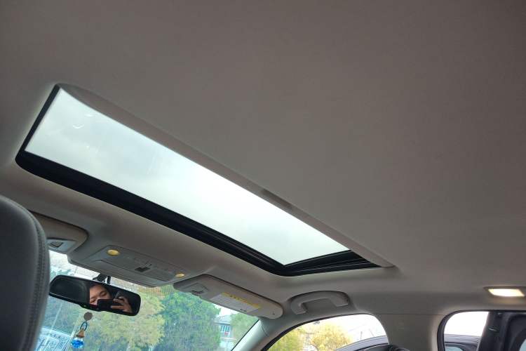 Used Infiniti Q50L 2018 2.0T Enjoyment Version China VI Standard Headliner