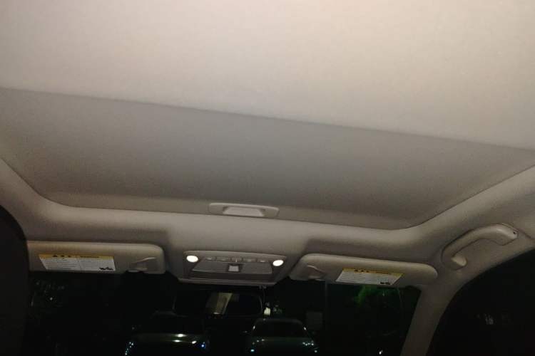 Used Infiniti Q50L 2018 2.0T Enjoyment Version China VI Standard Headliner