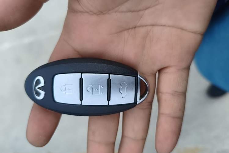 Used Infiniti Q50L 2018 2.0T Enjoyment Version China VI Standard Interior 1