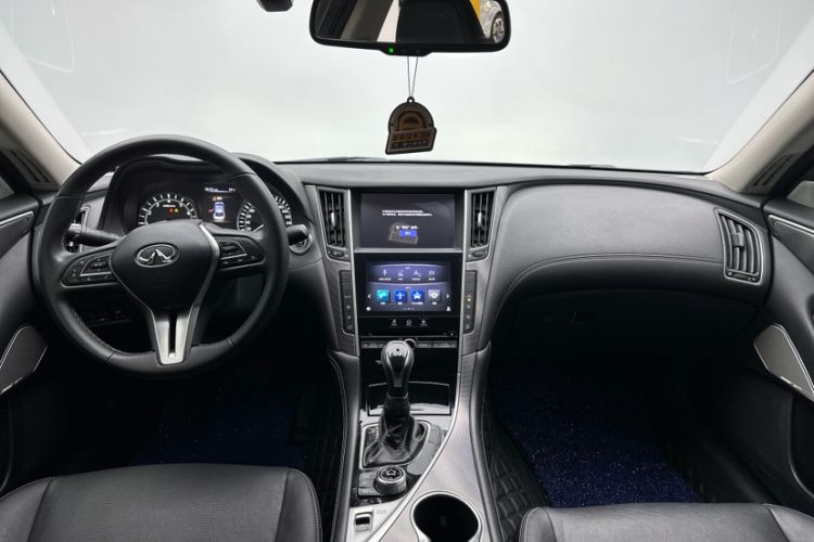 Used Infiniti Q50L 2018 2.0T Enjoyment Version China VI Standard Interior 1