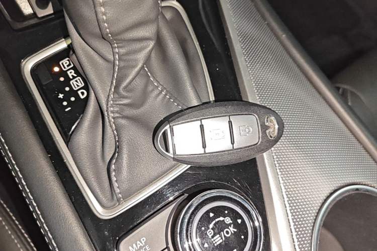 Used Infiniti Q50L 2018 2.0T Enjoyment Version China VI Standard Interior 1