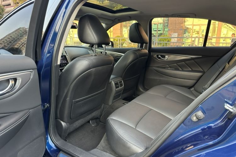 Used Infiniti Q50L 2018 2.0T Enjoyment Version China VI Standard Interior 2