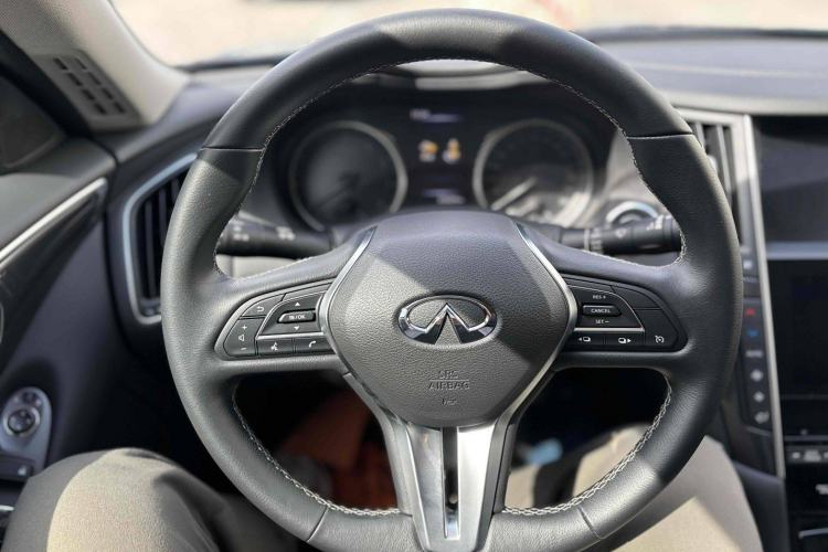 Used Infiniti Q50L 2018 2.0T Comfort Edition China VI Standard Interior 2