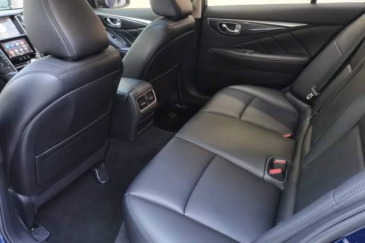 Used Infiniti Q50L 2018 2.0T Comfort Edition China VI Standard Interior 2