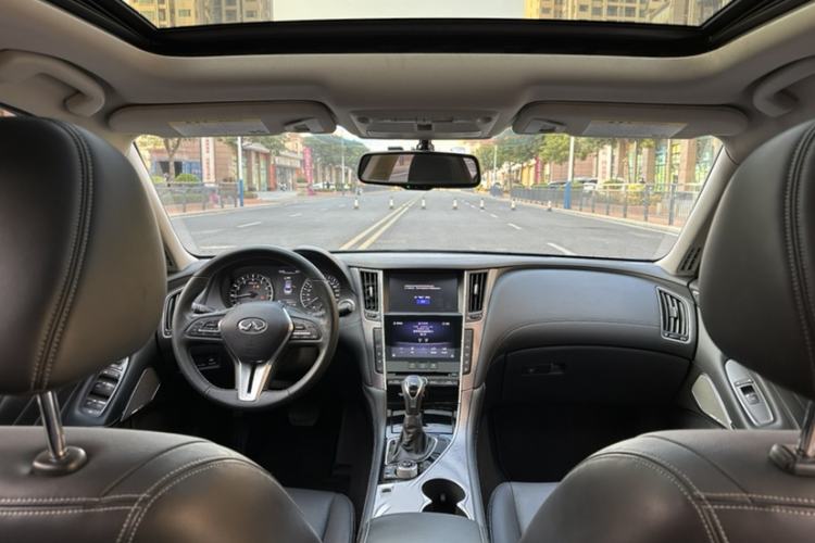 Used Infiniti Q50L 2018 2.0T Enjoyment Version China VI Standard Interior 3