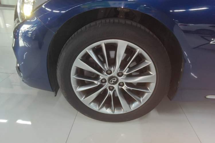 Used Infiniti Q50L 2018 2.0T Enjoyment Version China VI Standard Left Front Wheel Hub