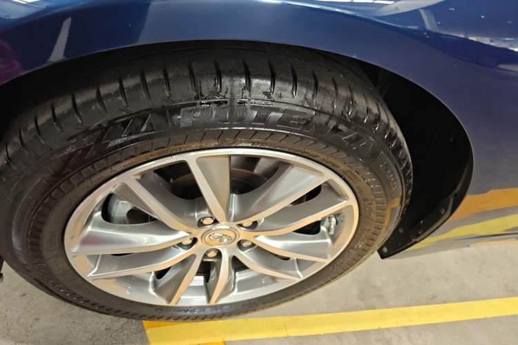 Used Infiniti Q50L 2018 2.0T Comfort Edition China VI Standard Left Front Wheel Hub