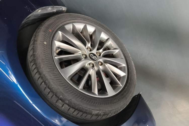 Used Infiniti Q50L 2018 2.0T Enjoyment Version China VI Standard Left Front Wheel Hub