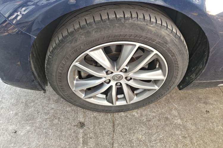 Used Infiniti Q50L 2018 2.0T Comfort Edition China VI Standard Left Front Wheel Hub