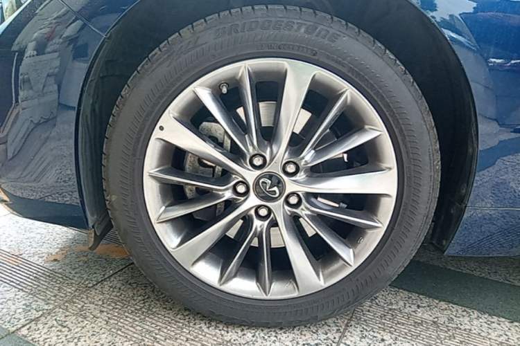 Used Infiniti Q50L 2018 2.0T Enjoyment Version China VI Standard Left Front Wheel Hub