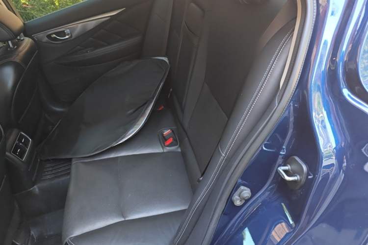 Used Infiniti Q50L 2018 2.0T Enjoyment Version China VI Standard Left Rear Seat