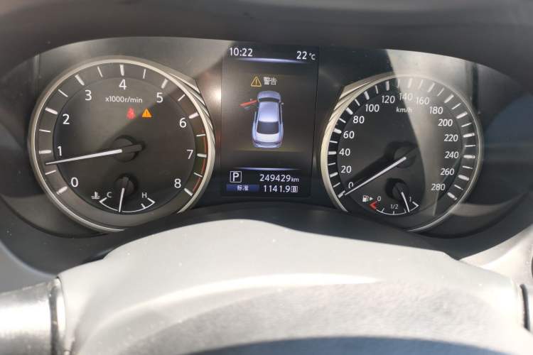 Used Infiniti Q50L 2018 2.0T Enjoyment Version China V Standard Odometer Close Up