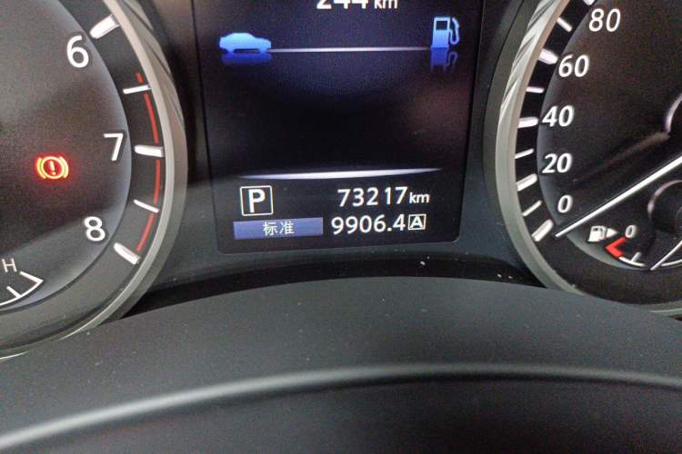 Used Infiniti Q50L 2018 2.0T Comfort Edition China VI Standard Odometer Close Up