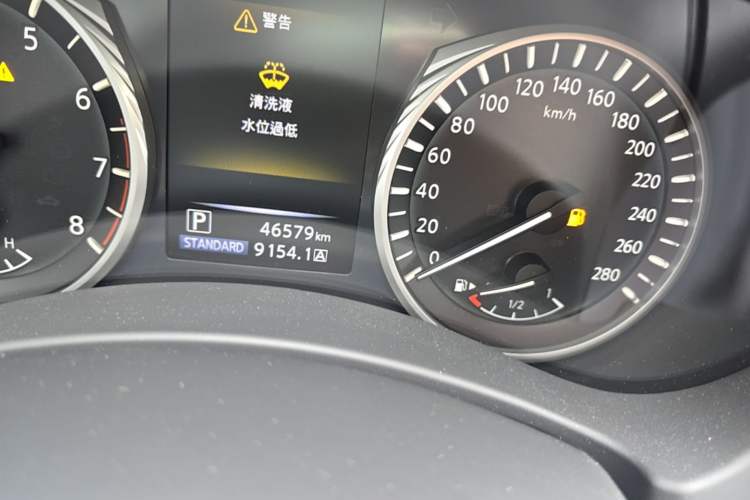 Used Infiniti Q50L 2018 2.0T Enjoyment Version China V Standard Odometer Close Up