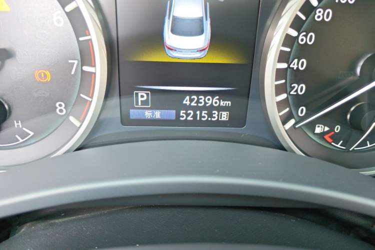 Used Infiniti Q50L 2018 2.0T Enjoyment Version China VI Standard Odometer Close Up