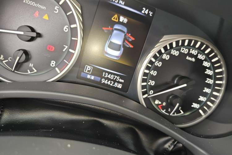 Used Infiniti Q50L 2018 2.0T Enjoyment Version China VI Standard Odometer Close Up