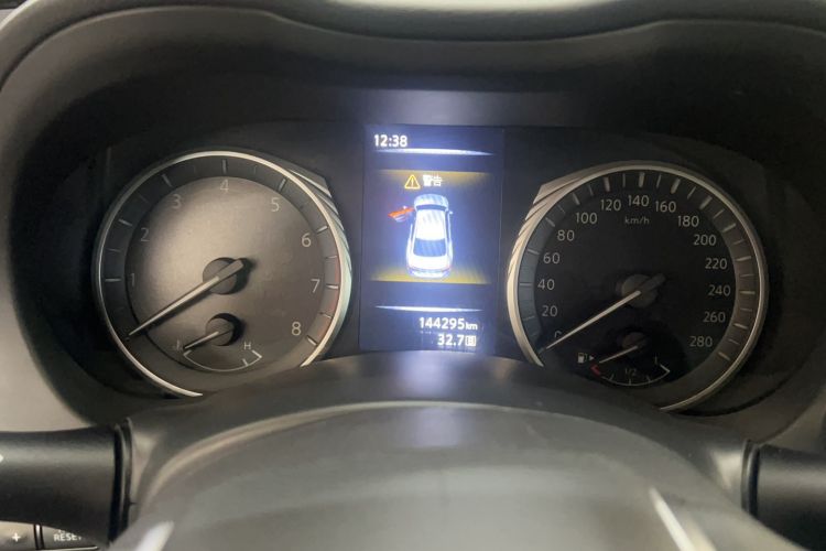 Used Infiniti Q50L 2018 2.0T Comfort Edition China VI Standard Odometer Close Up