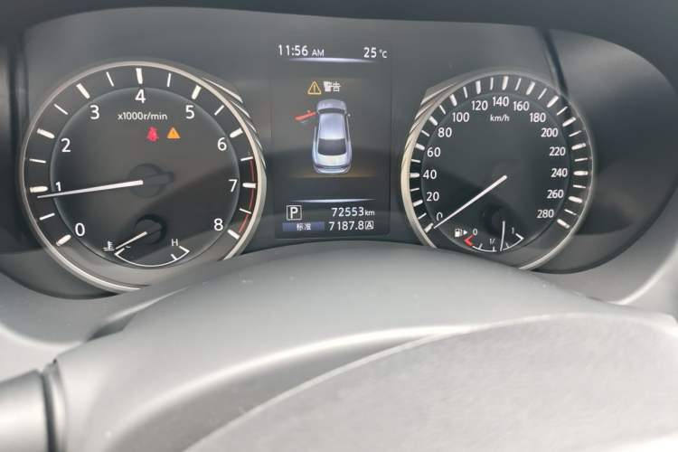 Used Infiniti Q50L 2018 2.0T Enjoyment Version China VI Standard Odometer Close Up
