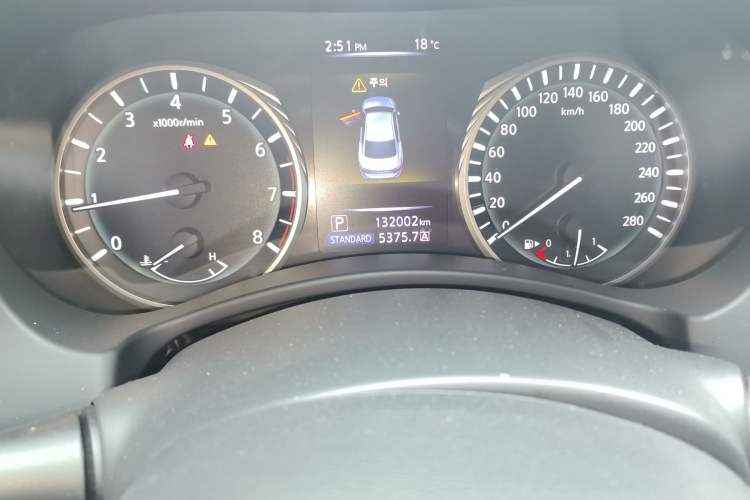 Used Infiniti Q50L 2018 2.0T Enjoyment Version China V Standard Odometer Close Up