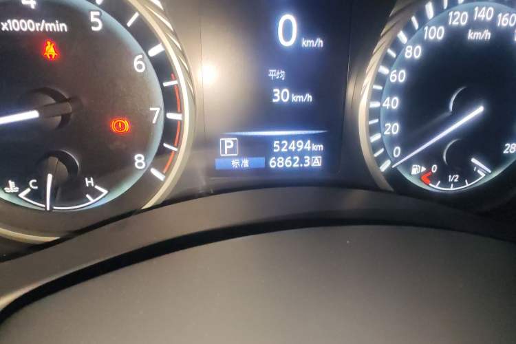 Used Infiniti Q50L 2018 2.0T Enjoyment Version China VI Standard Odometer Close Up