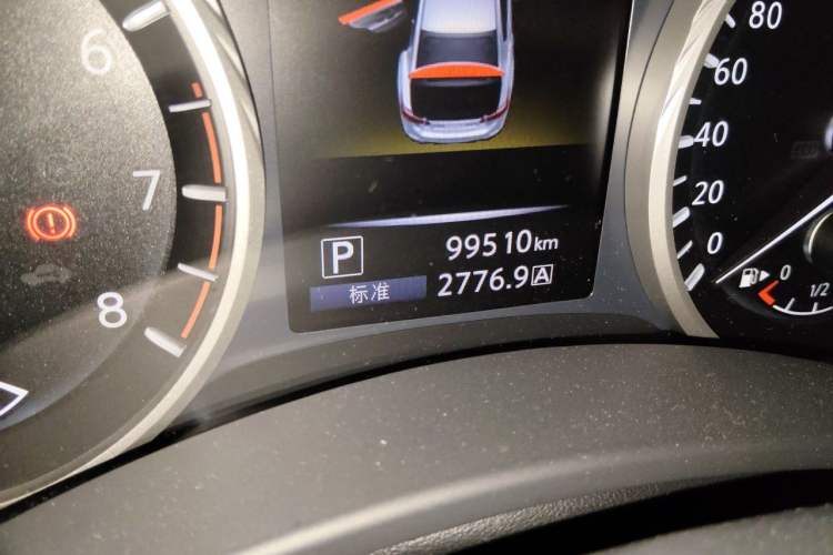 Used Infiniti Q50L 2018 2.0T Enjoyment Version China VI Standard Odometer Close Up