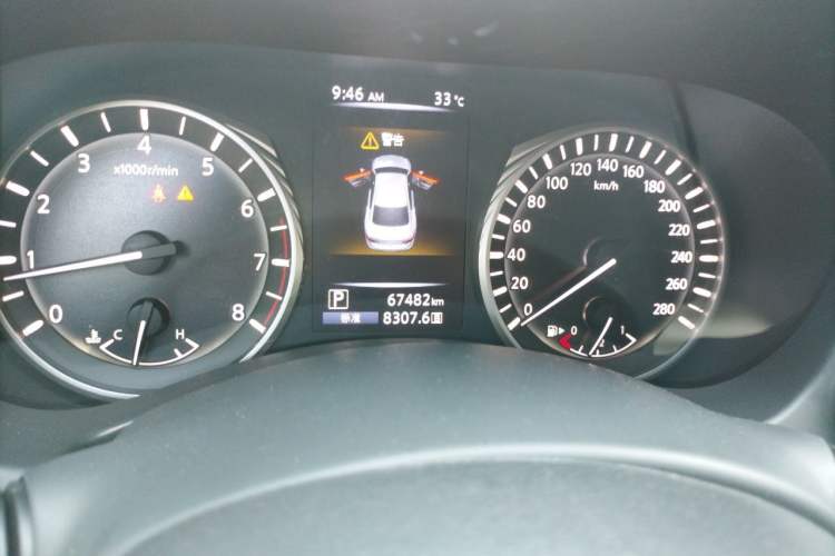 Used Infiniti Q50L 2018 2.0T Enjoyment Version China VI Standard Odometer Close Up