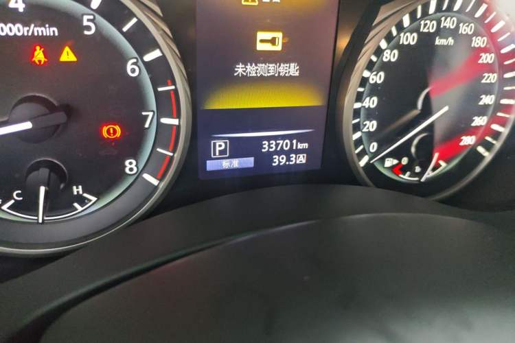 Used Infiniti Q50L 2018 2.0T Comfort Edition China VI Standard Odometer Close Up