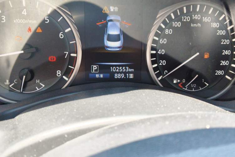 Used Infiniti Q50L 2018 2.0T Enjoyment Version China V Standard Odometer Close Up