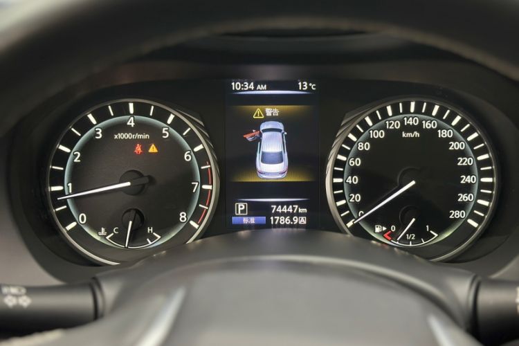 Used Infiniti Q50L 2018 2.0T Enjoyment Version China VI Standard Odometer Close Up