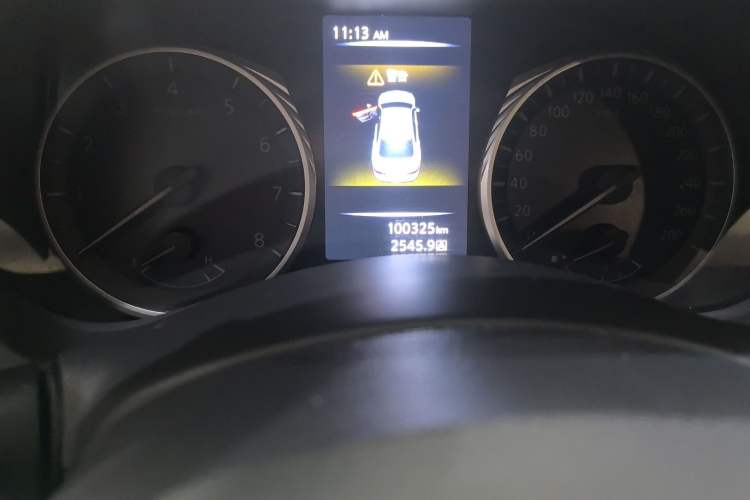 Used Infiniti Q50L 2018 2.0T Comfort Edition China VI Standard Odometer Close Up