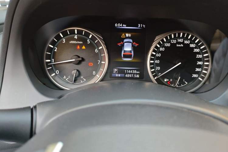 Used Infiniti Q50L 2018 2.0T Enjoyment Version China V Standard Odometer Close Up